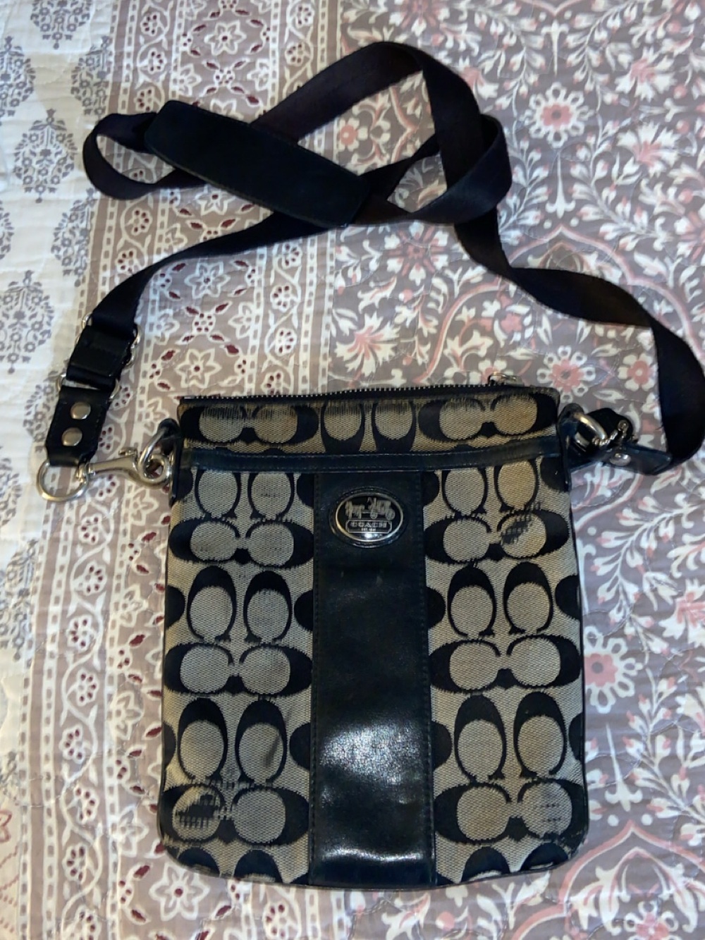 Coach Lot - Picture 4 of 8